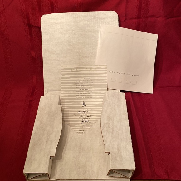 Elvis Presley: Looking at a Legend Delphi Collector Plate - 8 1/2” - Picture 6 of 7